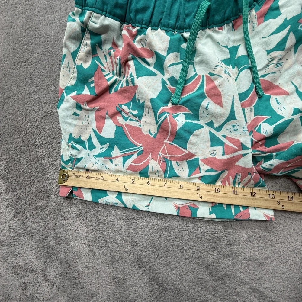 The North Face Shorts Womens Medium Multicolor‎ Hot Pants 4 Inch Floral Nylon